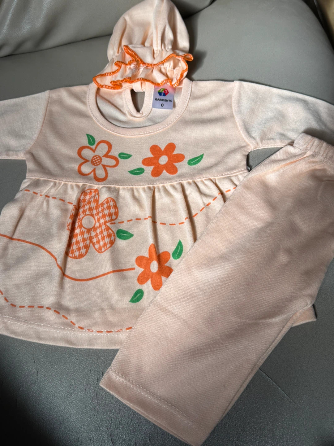 Baby Girls Peach Floral Outfit Size 0 - photo 2