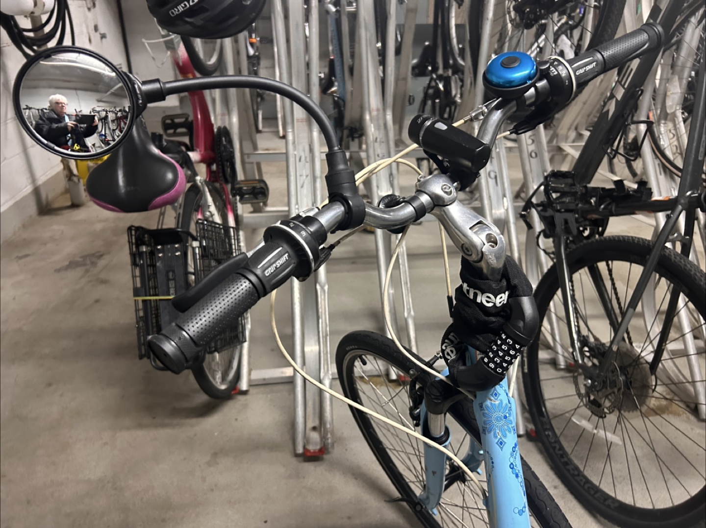 $130 — Women’s 26” Trek Navigator Comfort Bike - photo 2