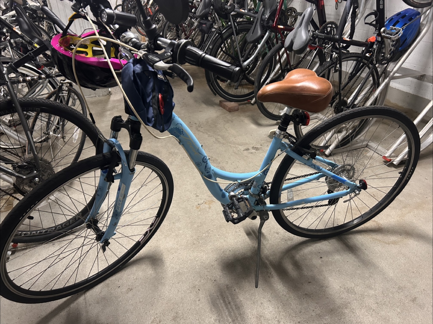 $130 — Women’s 26” Trek Navigator Comfort Bike