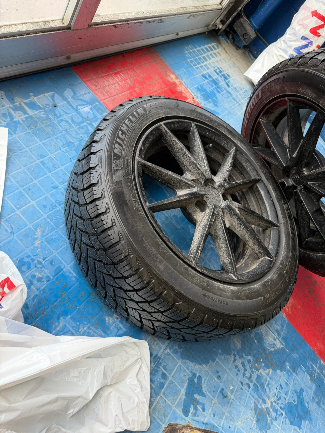 Michelin Winter Tires on Alloy Rims - photo 3