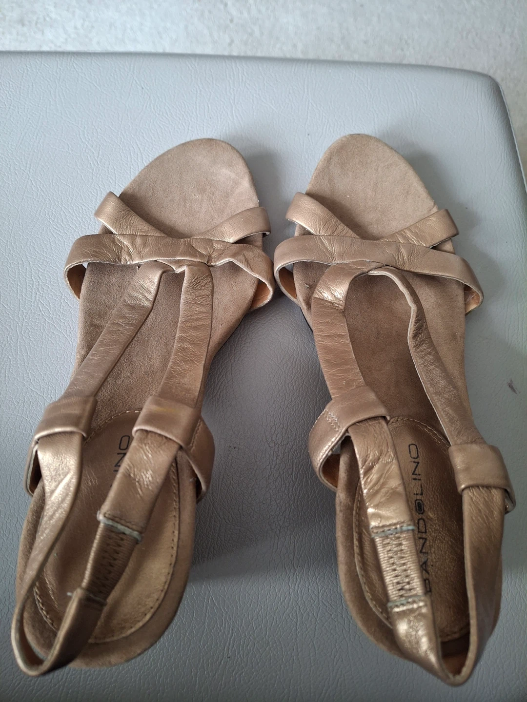 Bandolino gold wedge sandals - photo 5