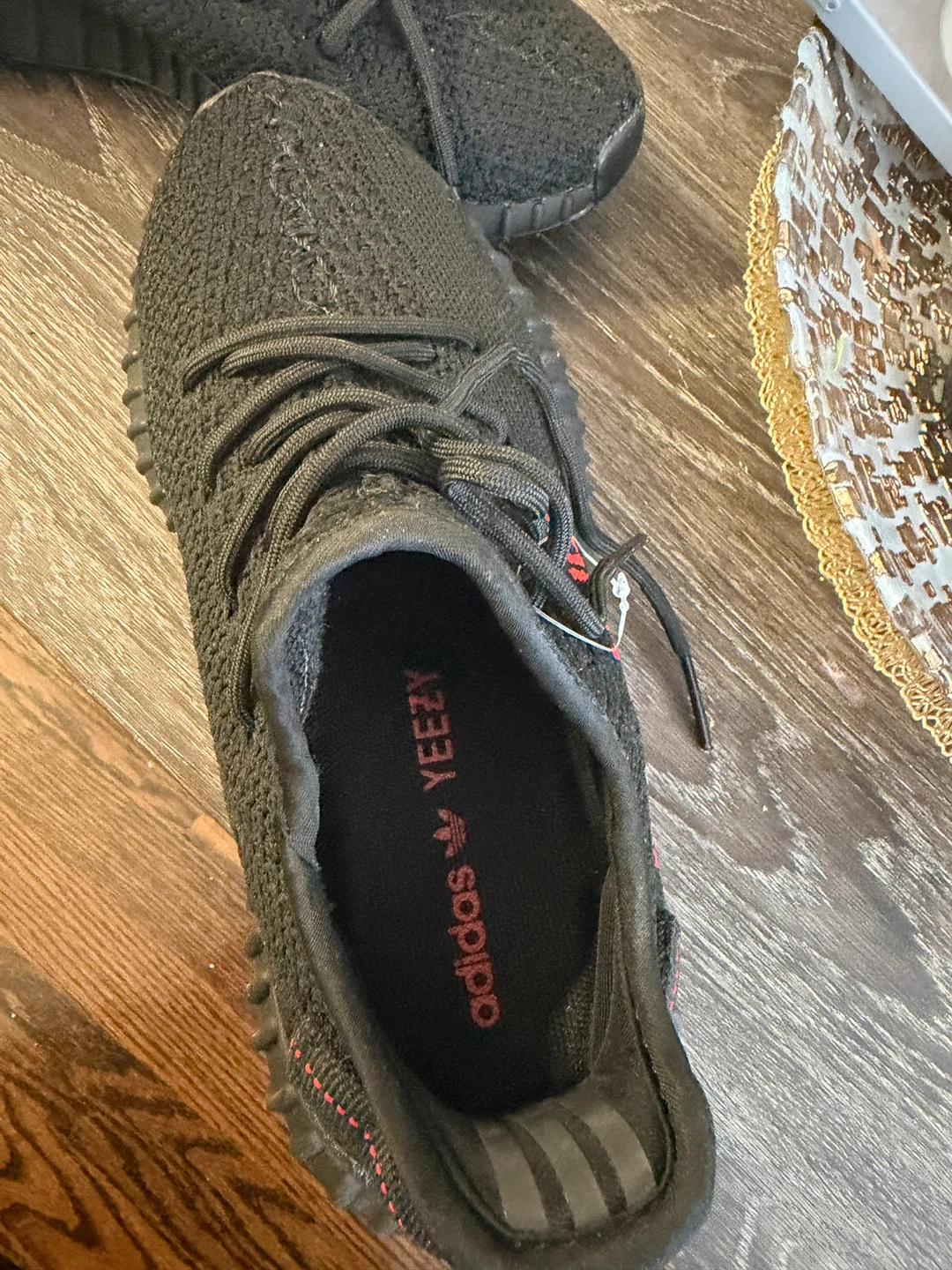 Adidas Yeezy Boost 350 V2 "Bred"size 6 woman
