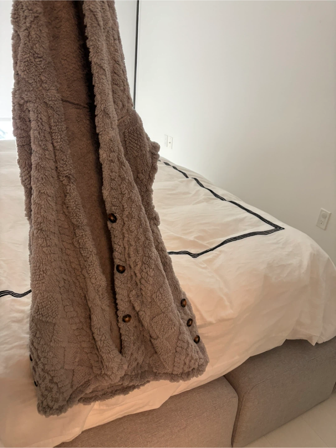 Grey Hooded Sherpa Vest - photo 3