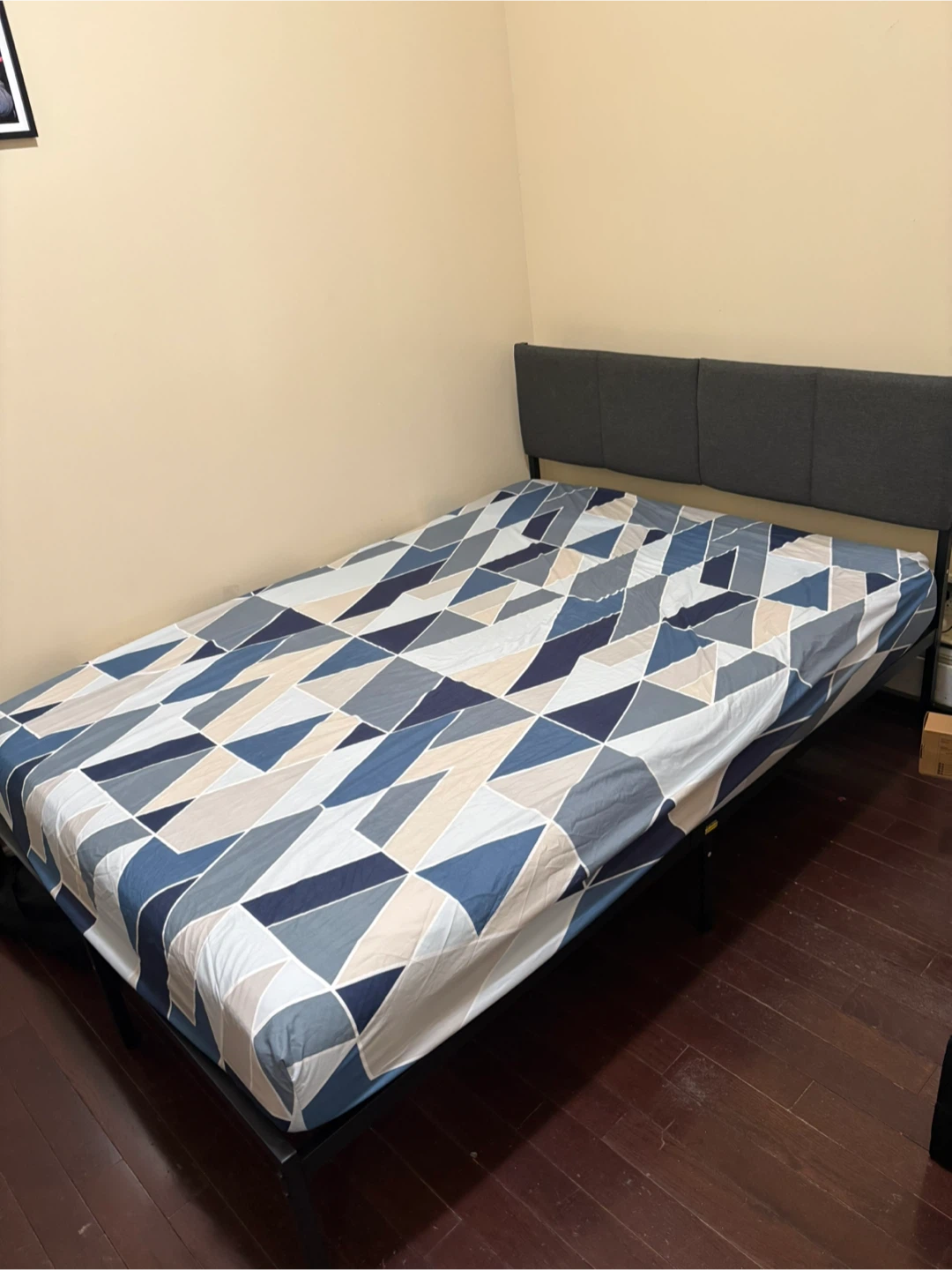 Cama full con colchón incluido