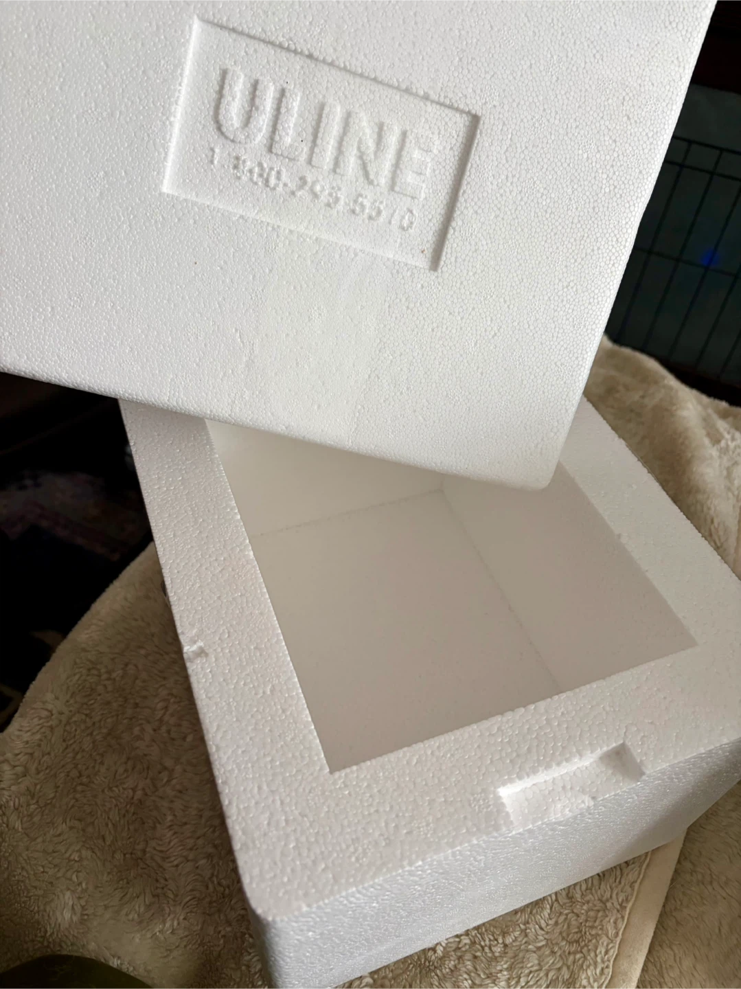 ULINE INSULATED FOAM CONTAINERS WITH FITTED LIDS