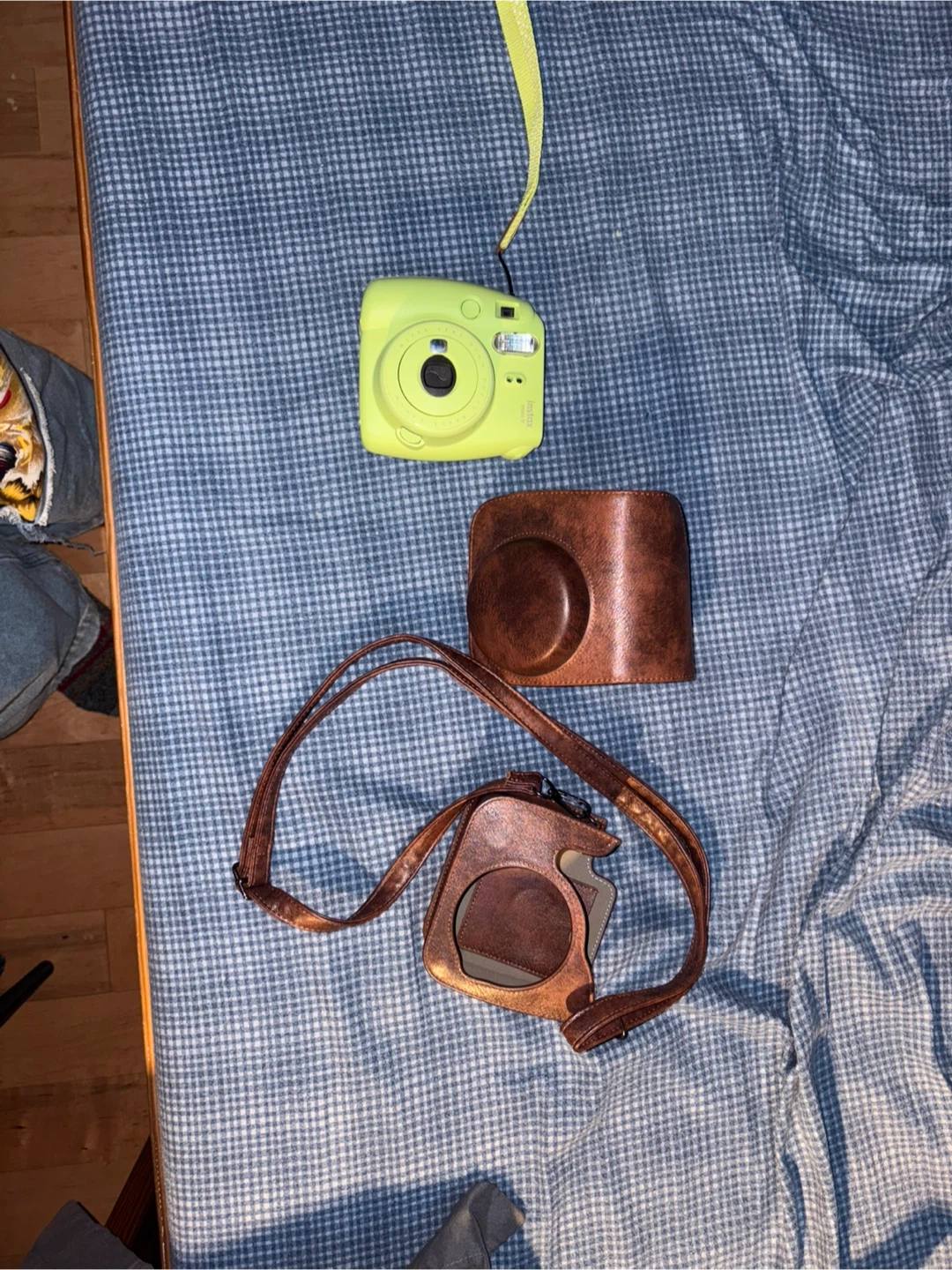 Fujifilm Instax Mini 9 Camera with Brown Case - Lime Green - photo 3