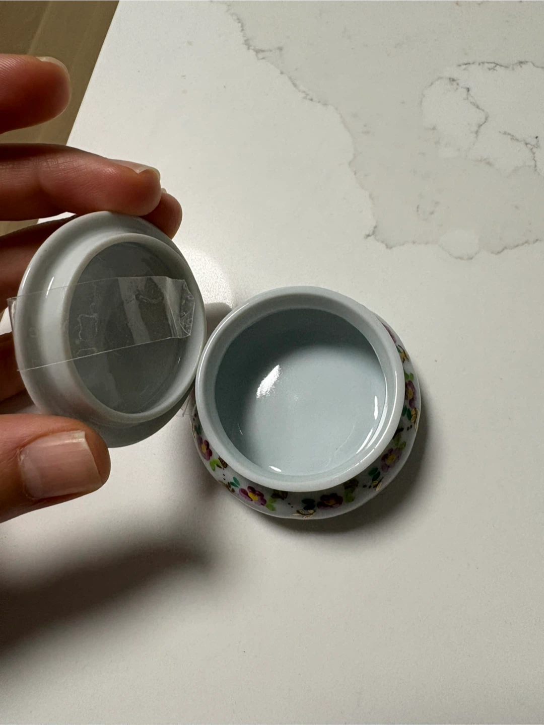 Small white porcelain dish. - photo 2