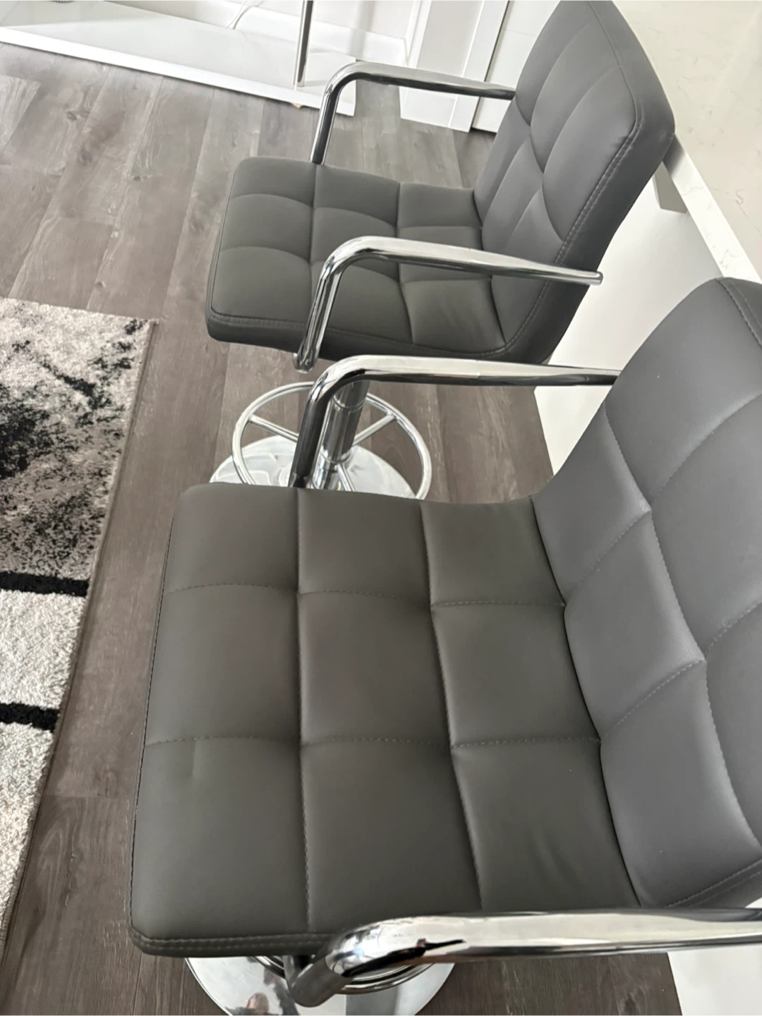 Set of 2 Grey Faux Leather Bar Stools with Chrome Base