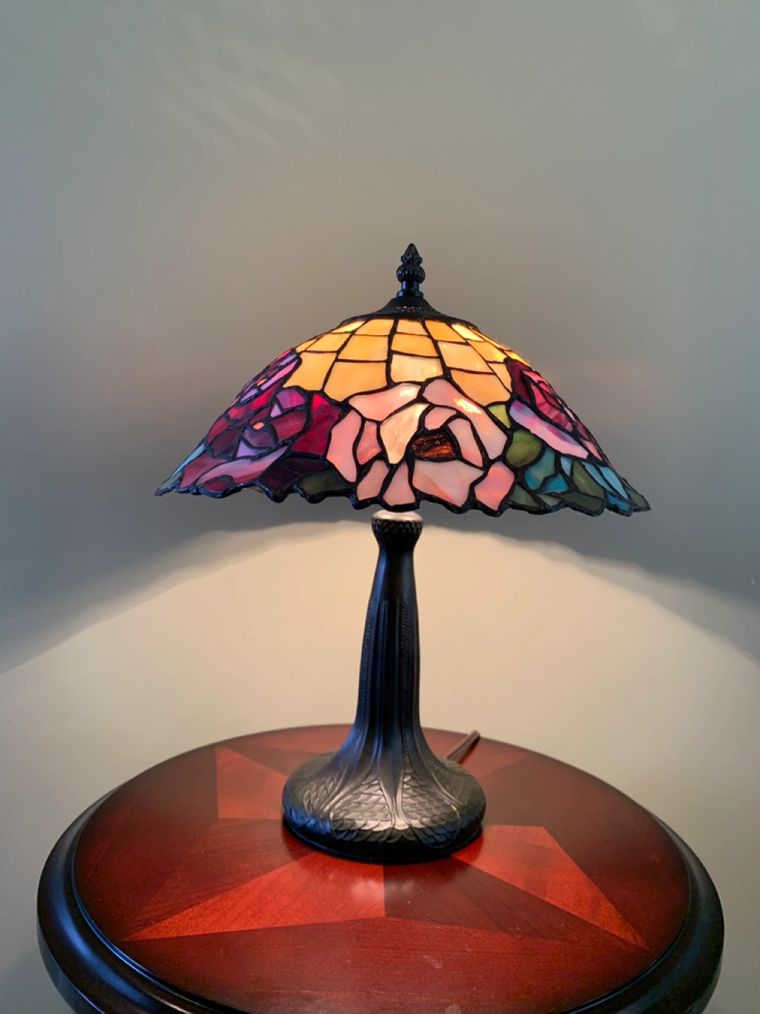 Tiffany Style Stained Glass Rose Table Lamp
