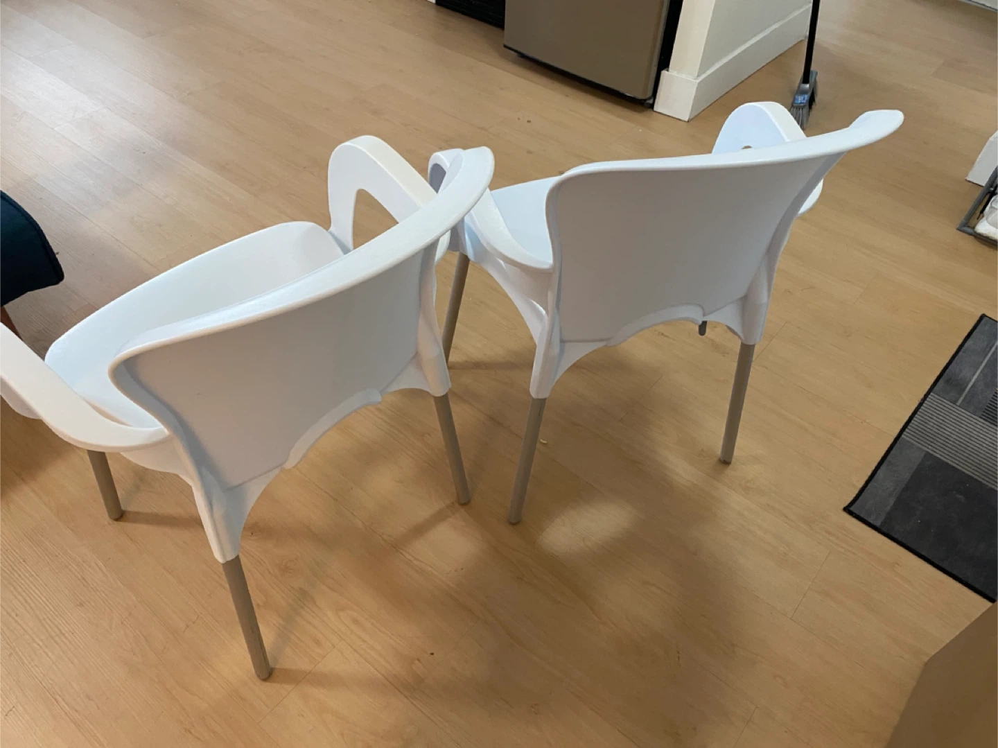 Two White Armchairs(Both Indoor and Outdoors) - photo 3