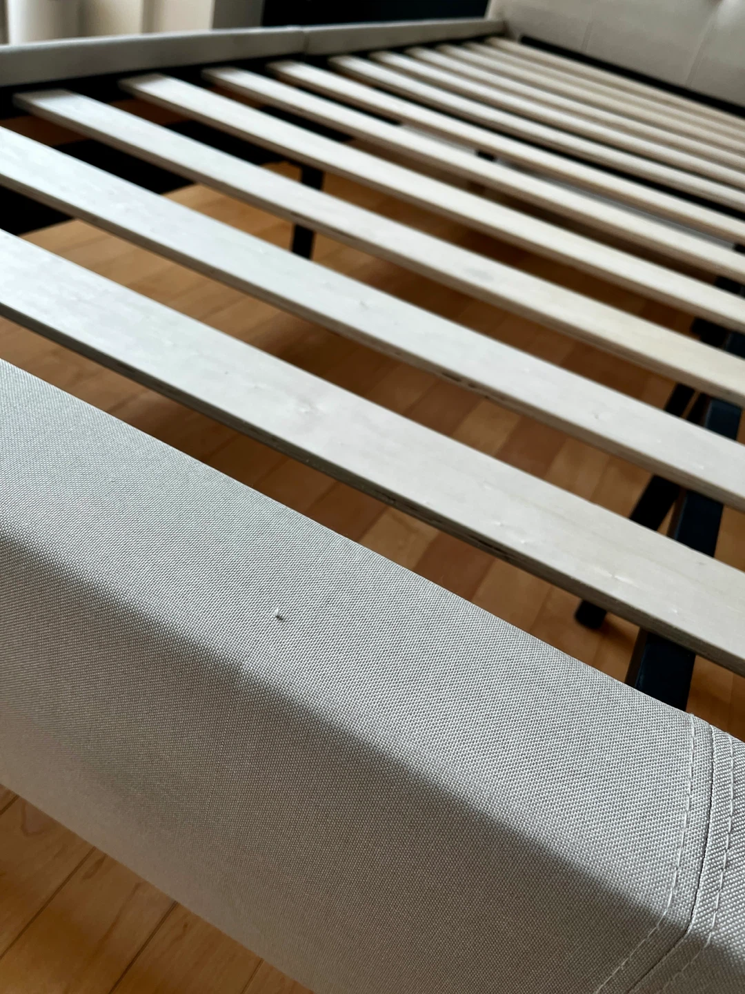 Tufted Upholstered Bed Frame - Queen - photo 3