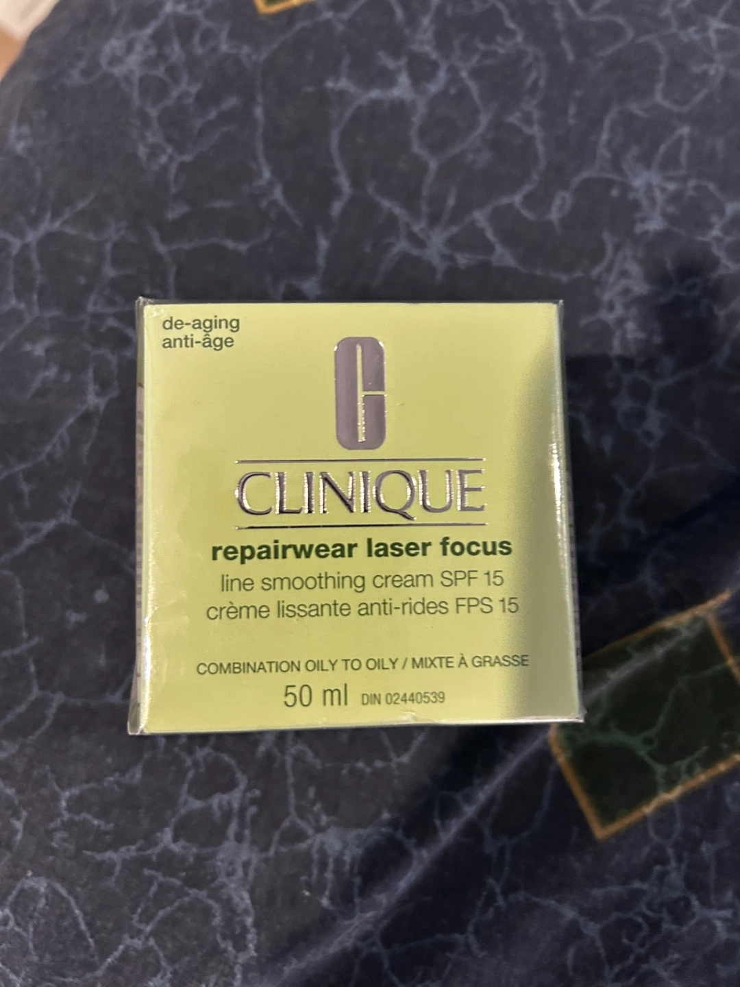 Clinique Repairwear Laser Focus Line Smoothing Cream SPF 15