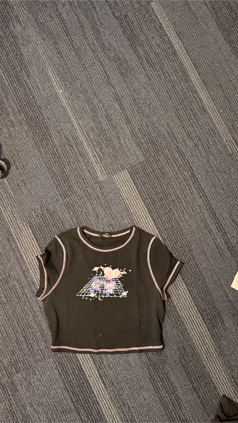 Black Cropped T-Shirt with Cute Bear Graphic