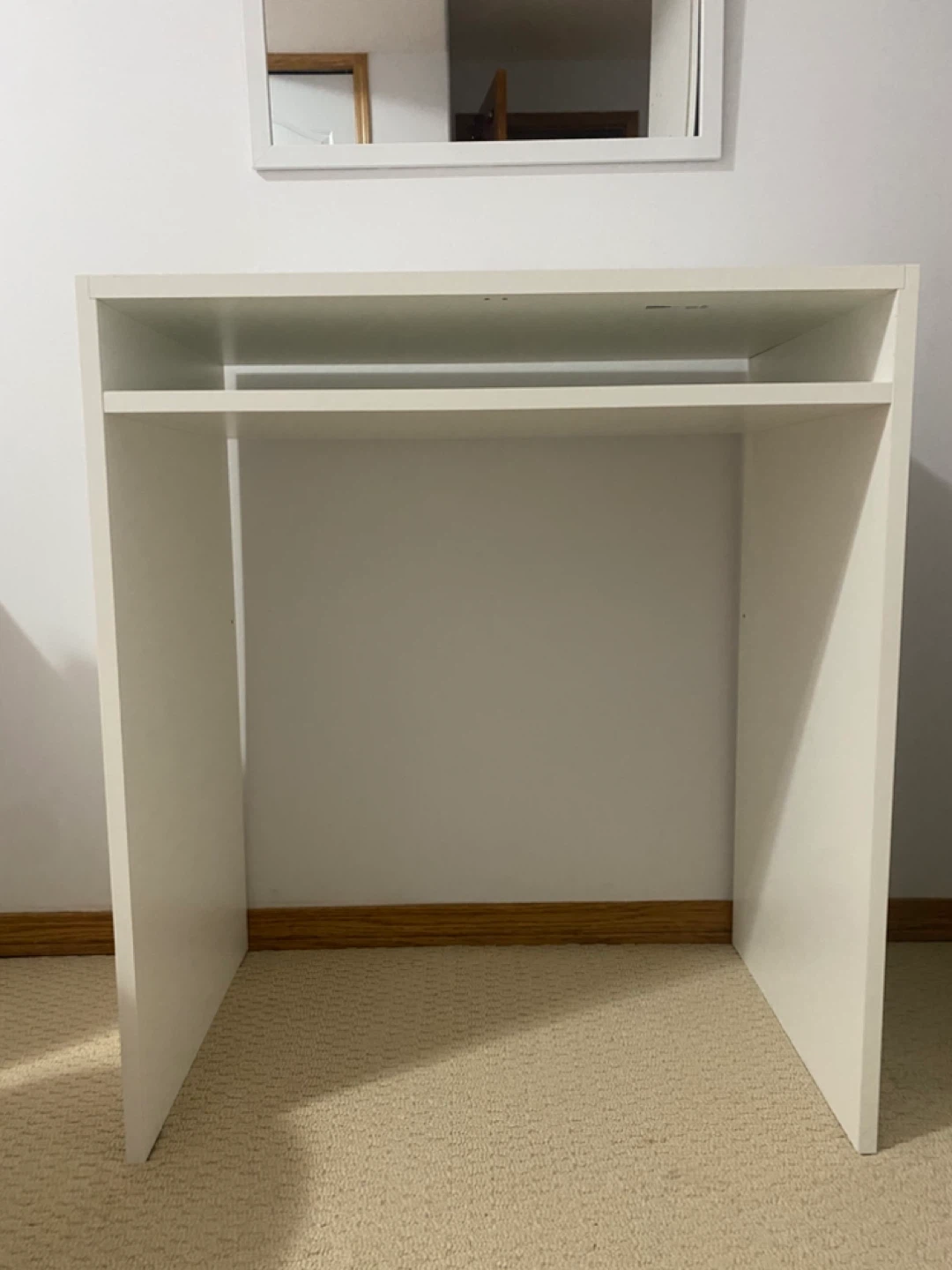 Desk &White Wall Mirror