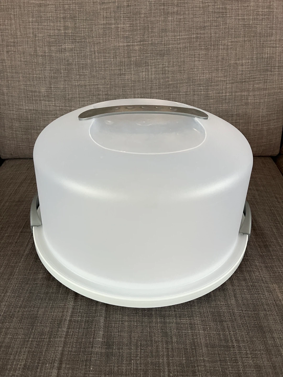 Cake Carrier with Handle