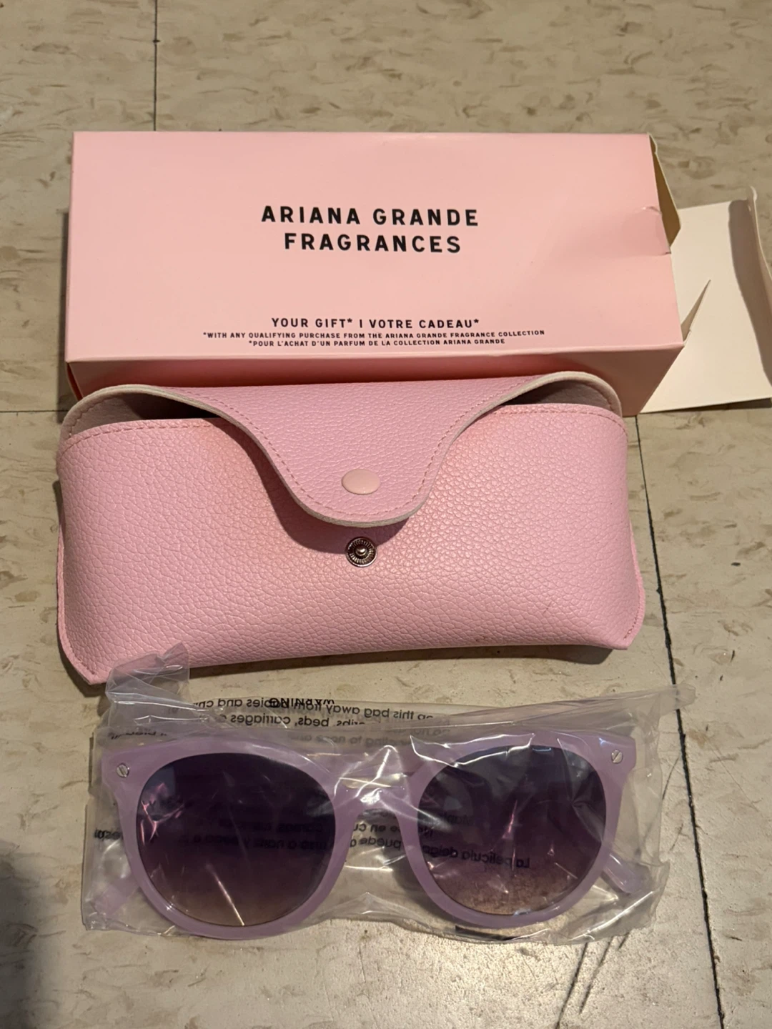 Ariana Grande  Sunglasses with Case - photo 2