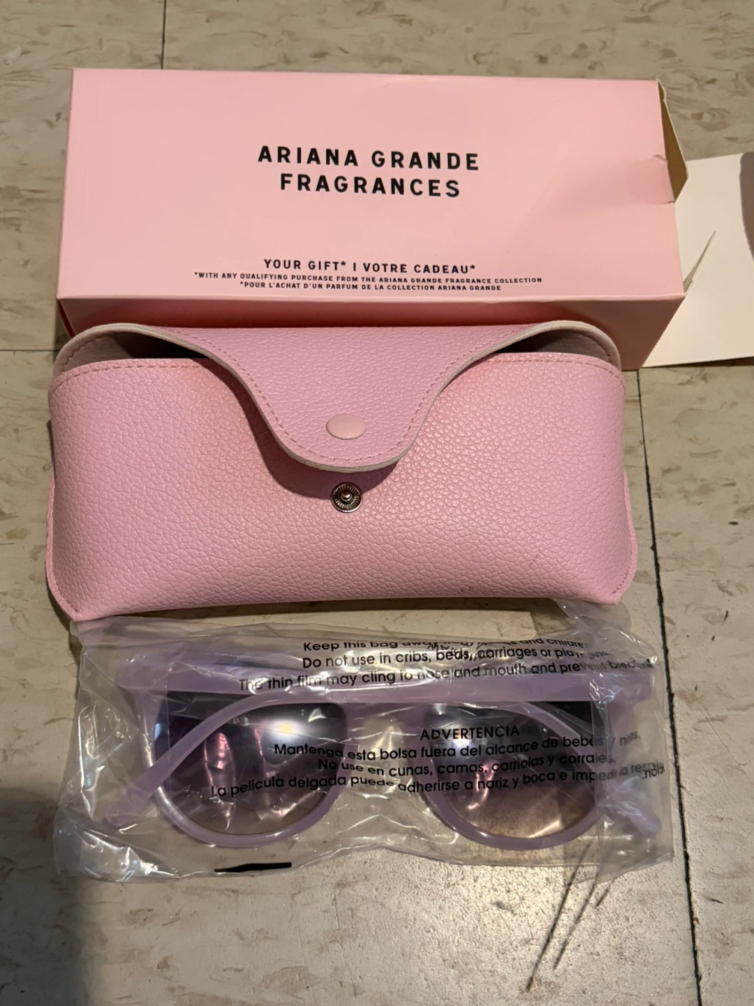 Ariana Grande  Sunglasses with Case