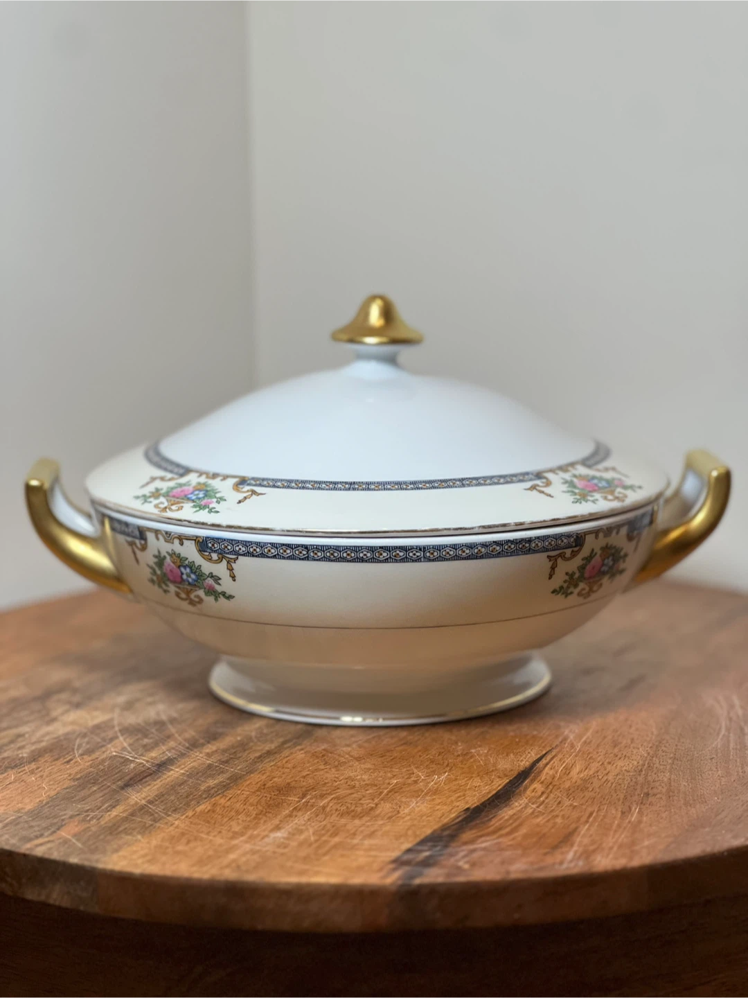 Meito China Dolores Covered Vegetable Bowl - Vintage Hand Painte