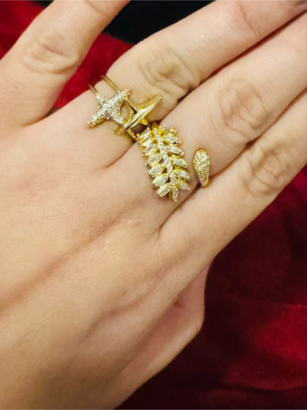 Gold-tone ring with star and leaf design - photo 2