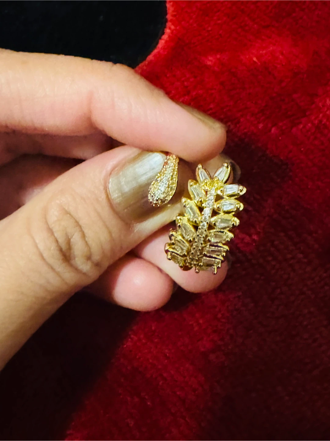 Gold-tone ring with star and leaf design - photo 3