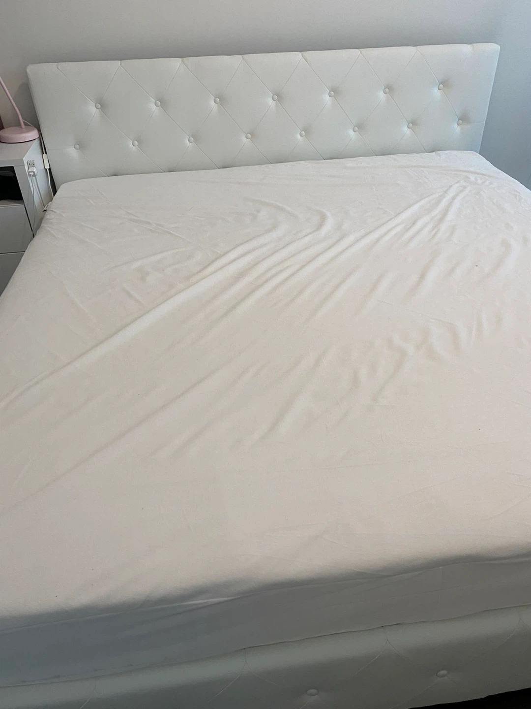 King Size Diamond Tufted Bed Frame and Matress - photo 3