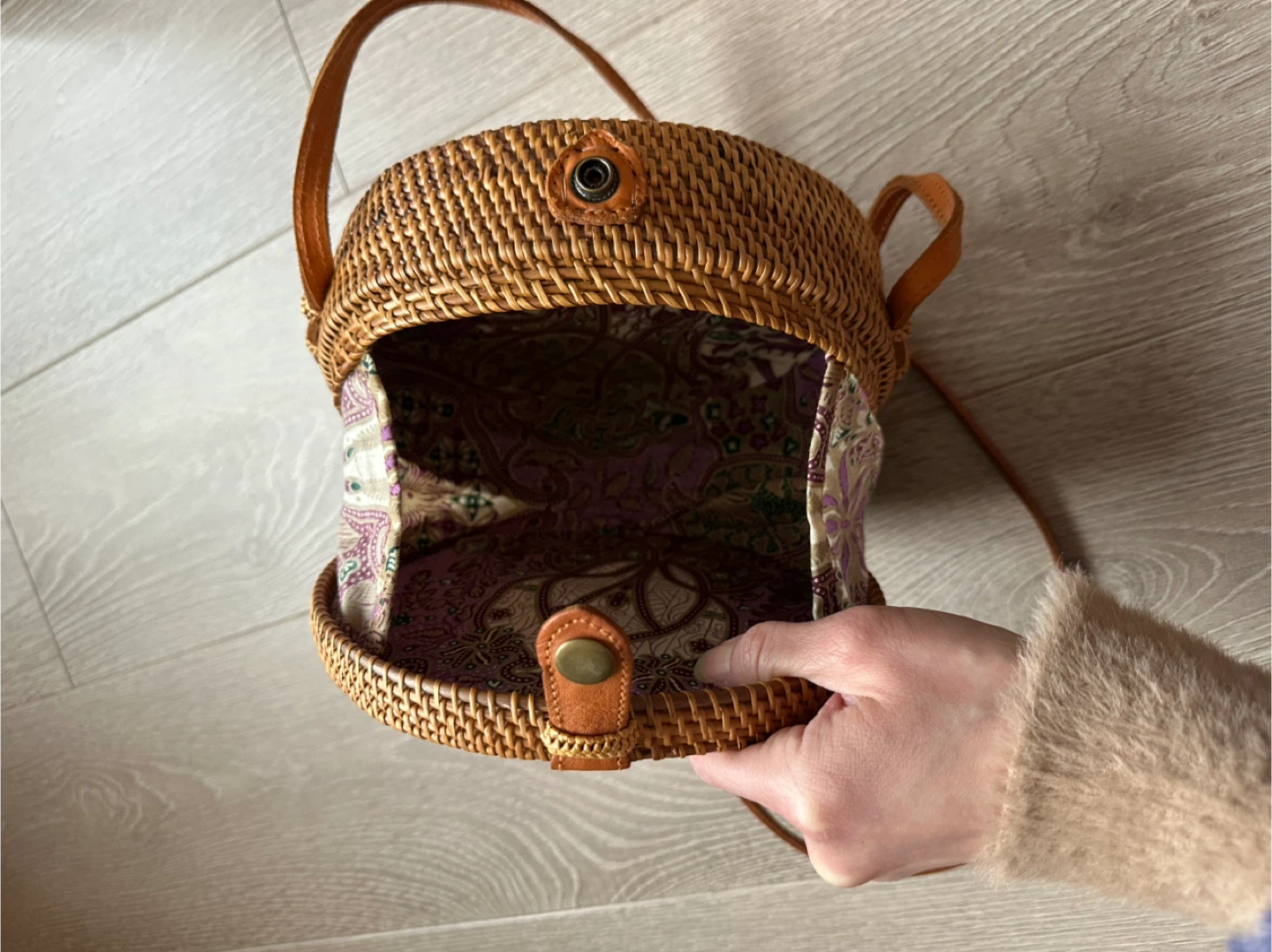 Casa Lovina Round Straw Rattan Shoulder Bag - photo 2