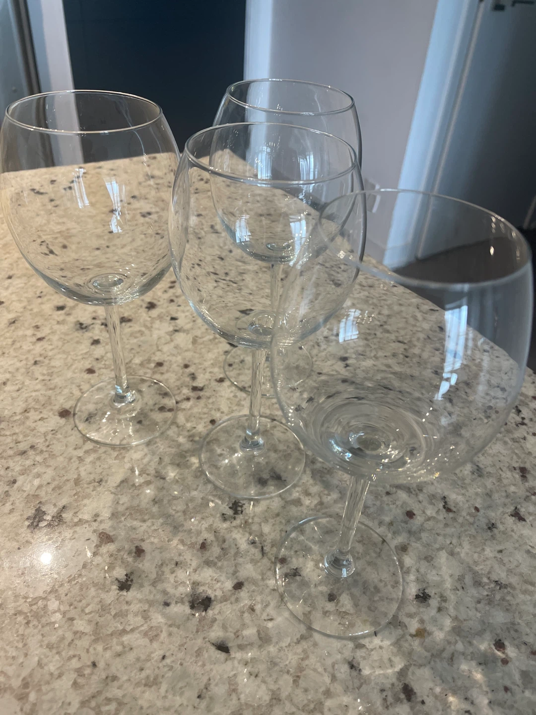 Set of 4 Clear Wine Glasses - photo 3