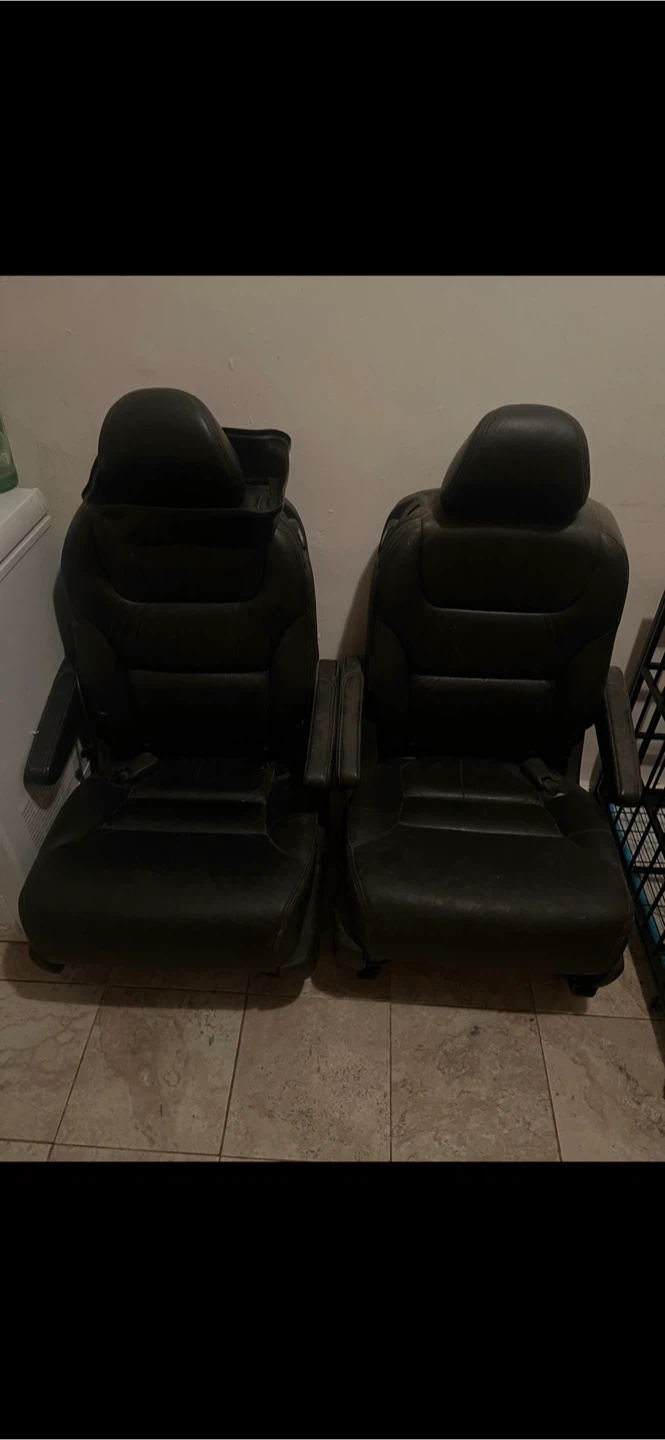 Black Leather Car Seat with Tray - photo 3