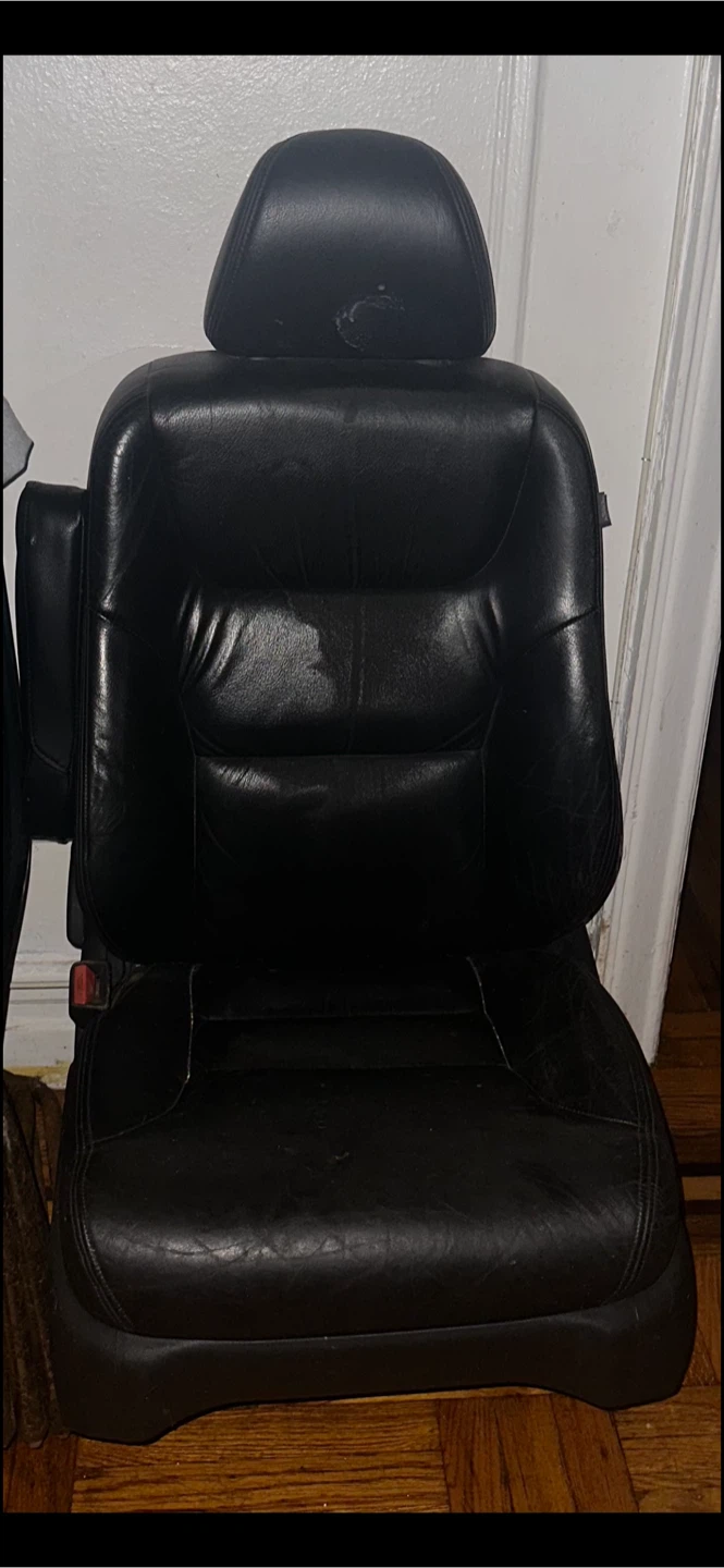Black Leather Car Seat with Tray - photo 2