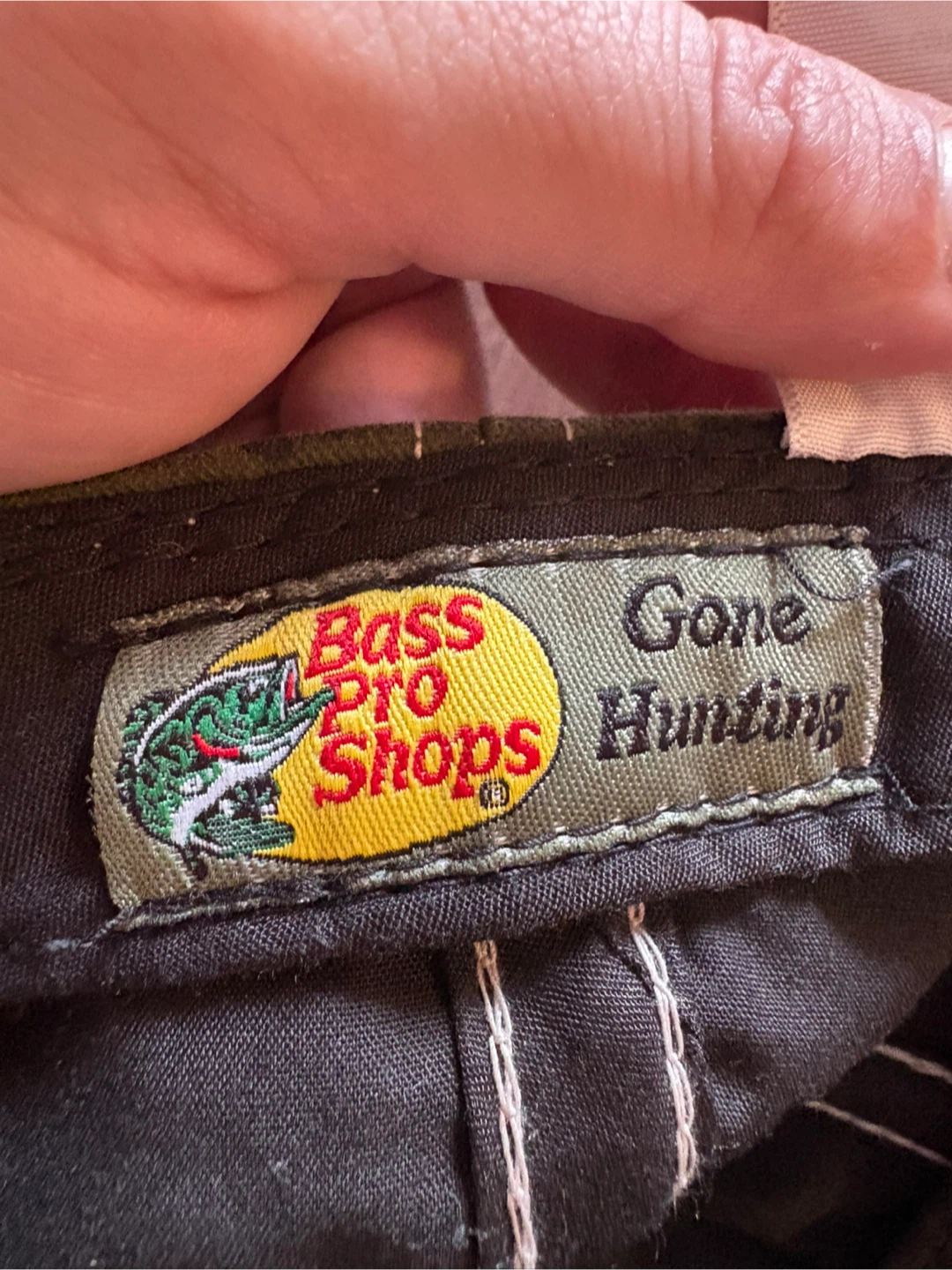 🧢 Bass Pro Shops Kids’ Camo “I Hunt for Hugs” Hat - photo 2