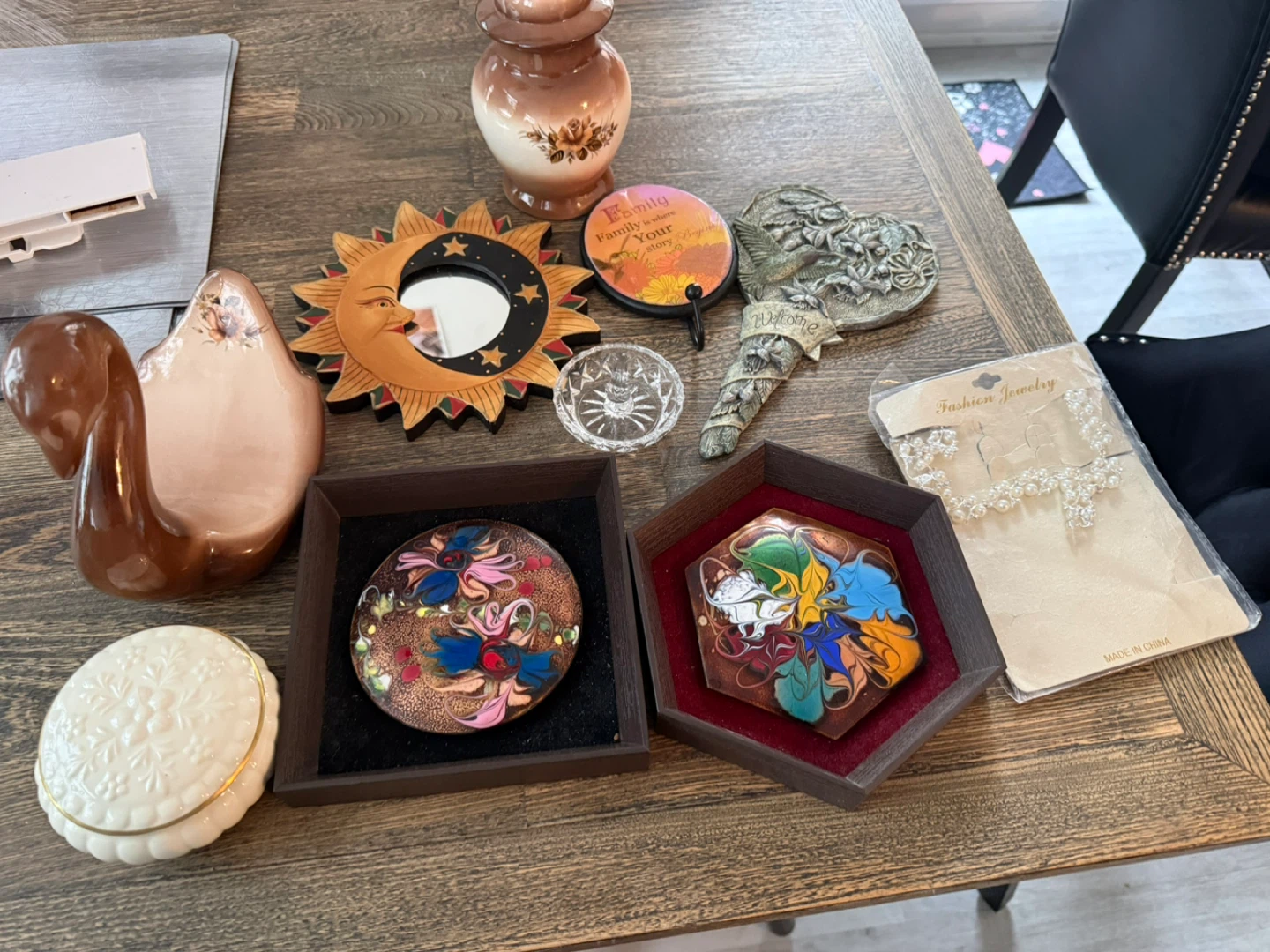 Decorative pieces