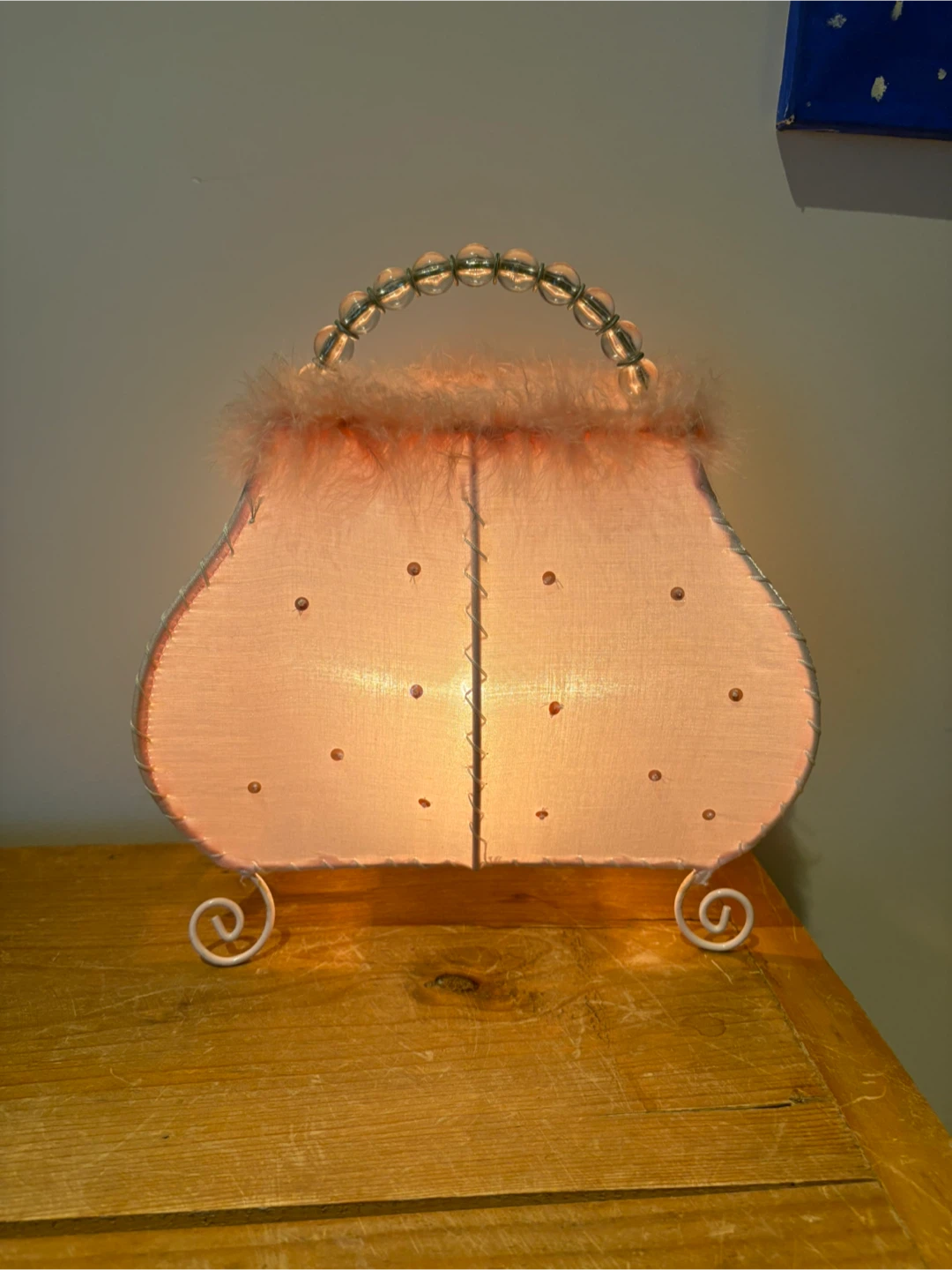 Vintage style purse lamp