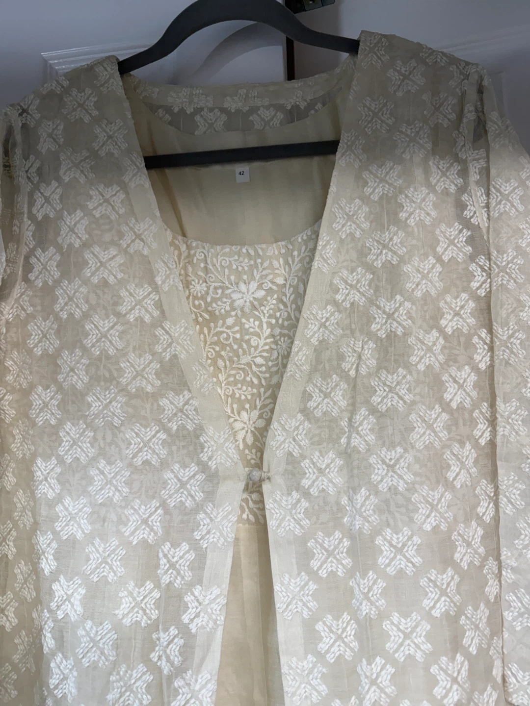 Cream Embroidered 3-Piece Outfit NEW - photo 2