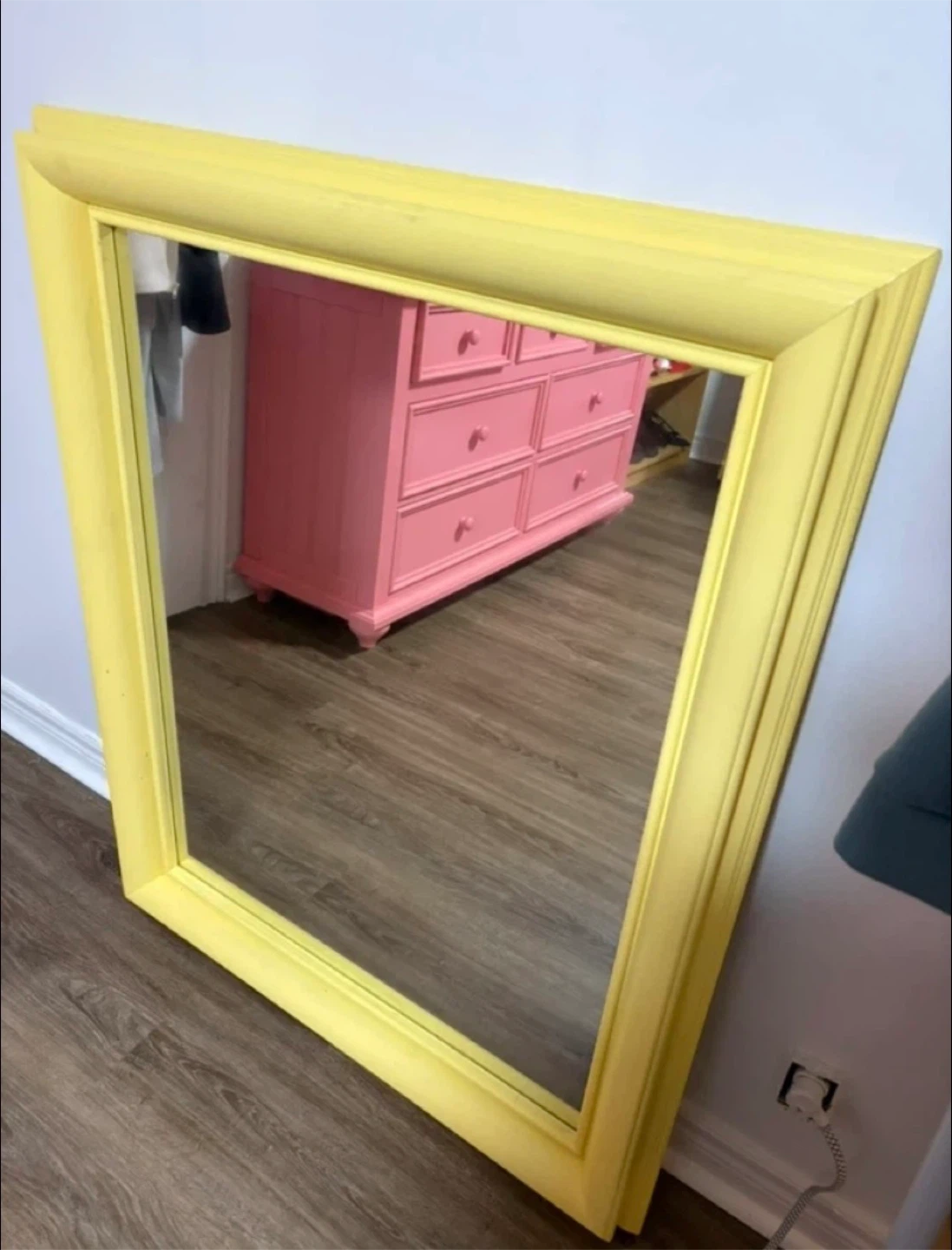 Moving sale!!! Needs to go ASAP. Yellow Framed Mirror - photo 2