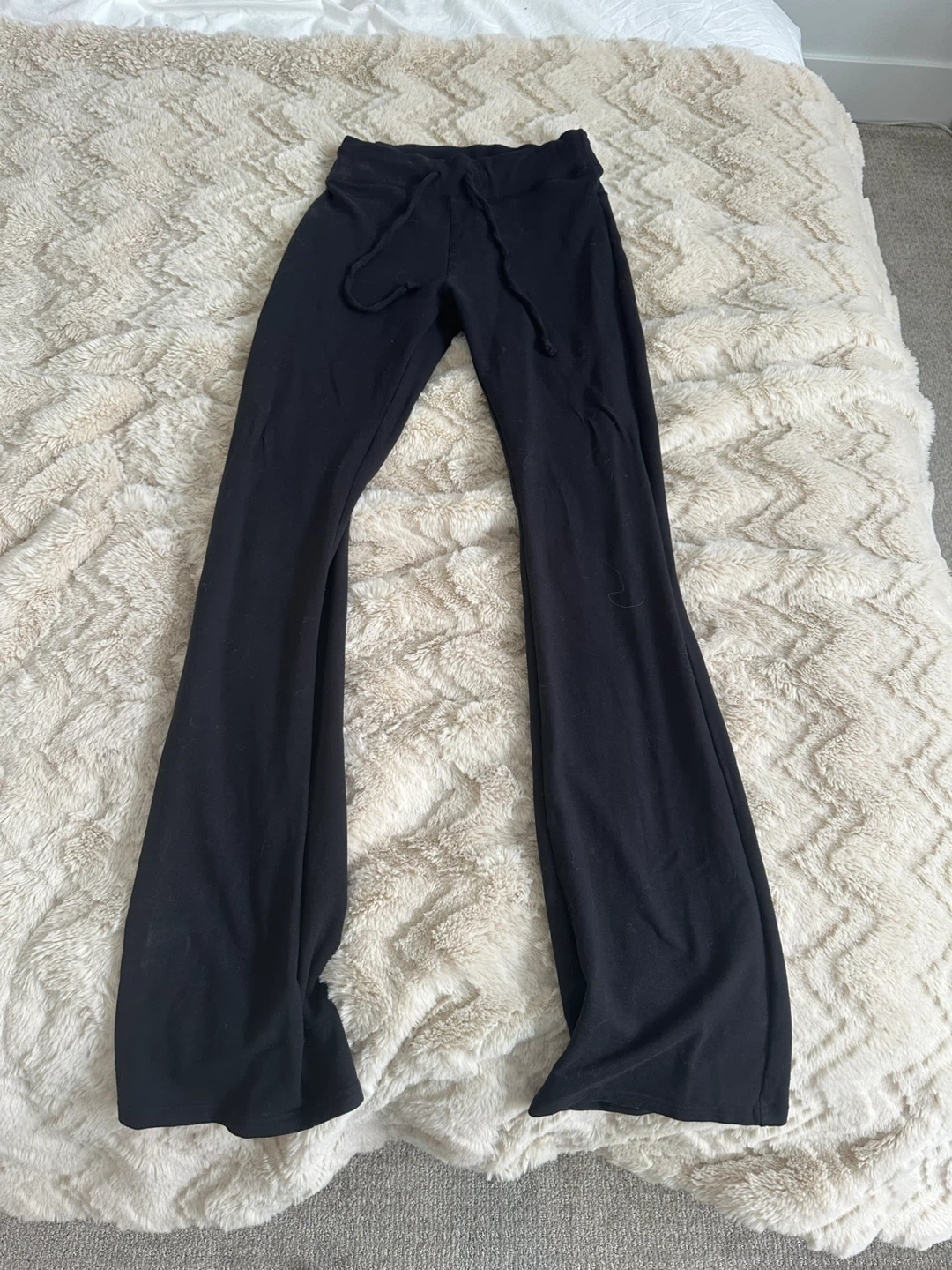 Alo Yoga Sway Bootcut Sweatpant - Black - photo 5