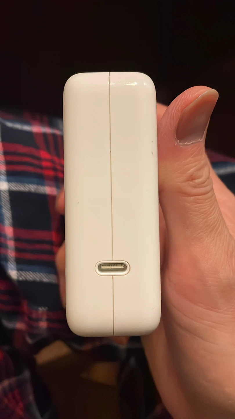 Apple 96W USB-C Power Adapter - photo 4