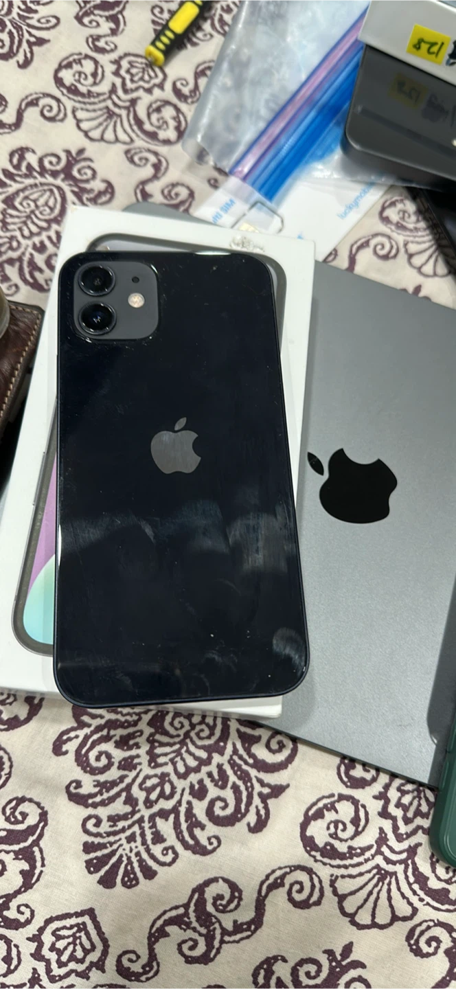 Apple iPhone 12