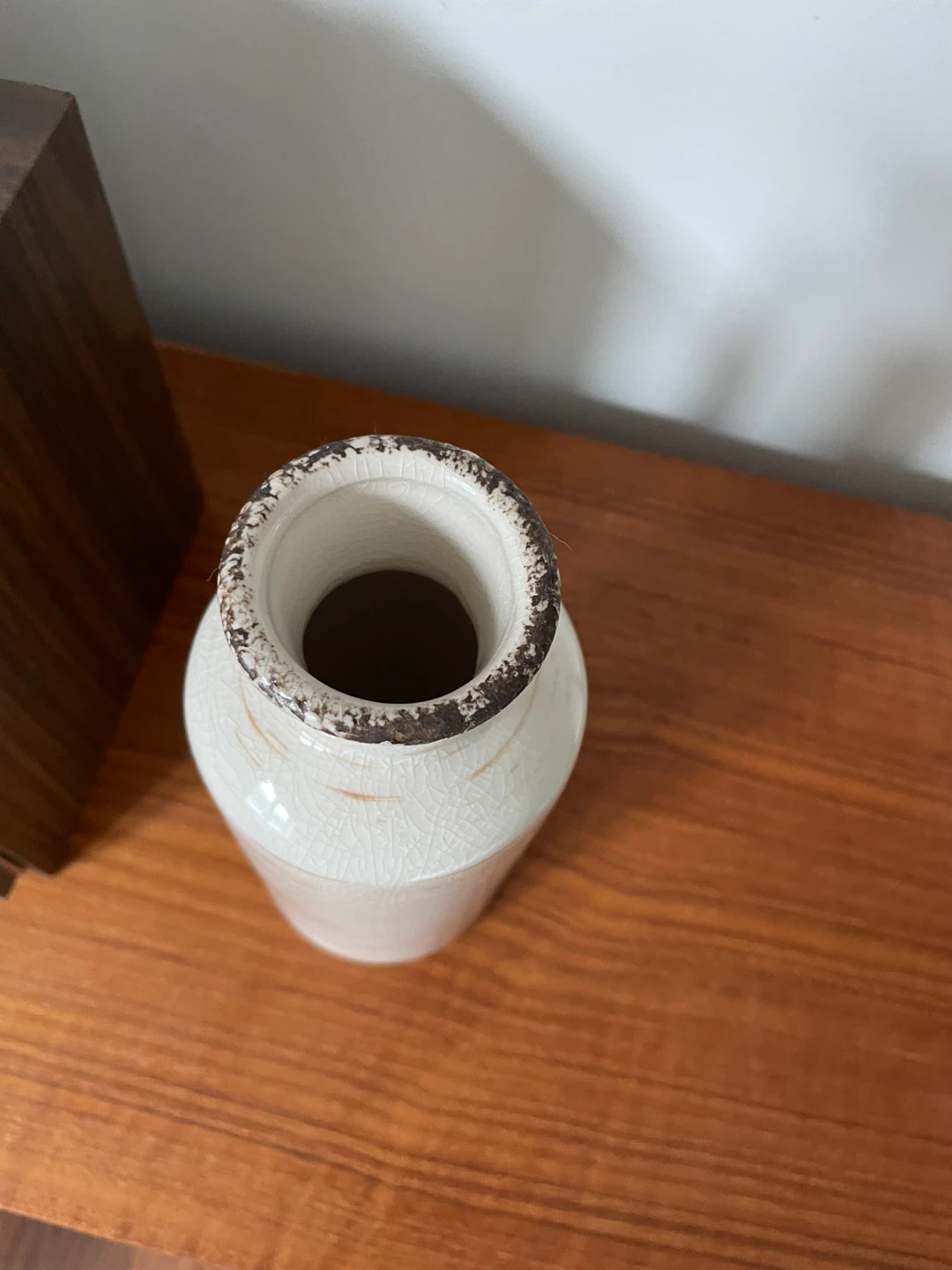 Small Cream Crackle Glaze Ceramic Vase - photo 3
