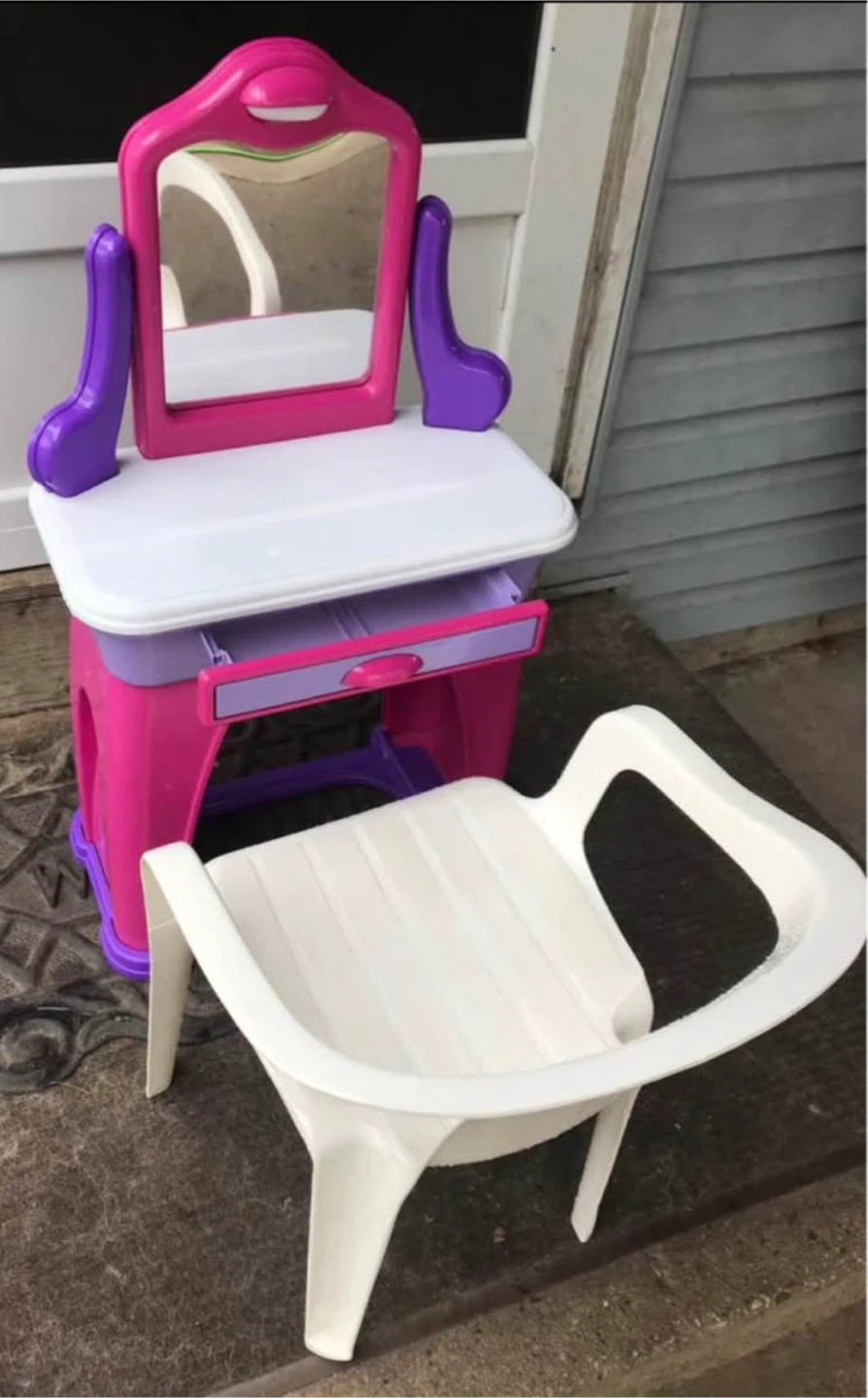 Kids Play Vanity Table with Accessories and Stool - photo 4
