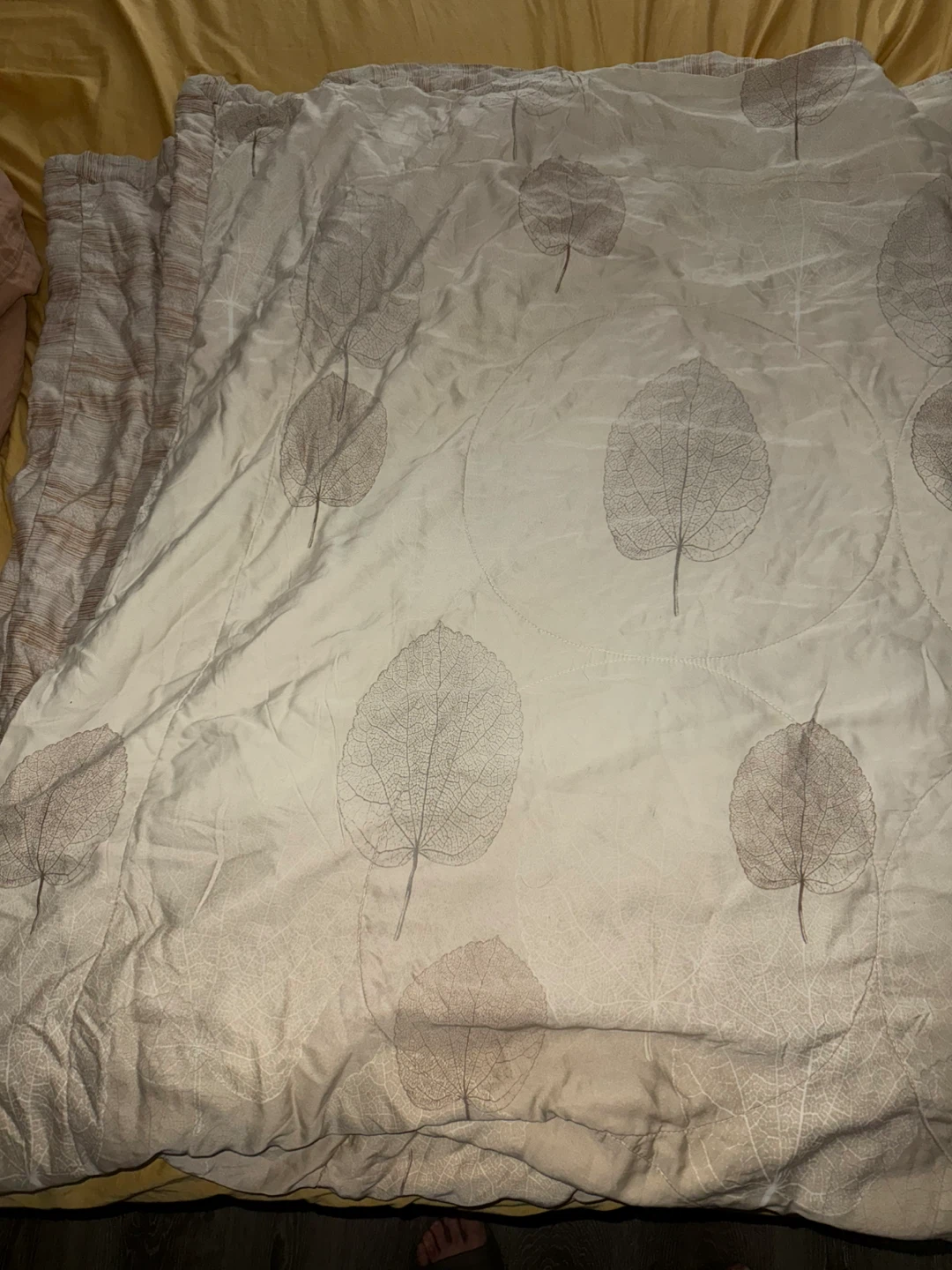 Silk filled Quilt Blanket with Leaf Pattern