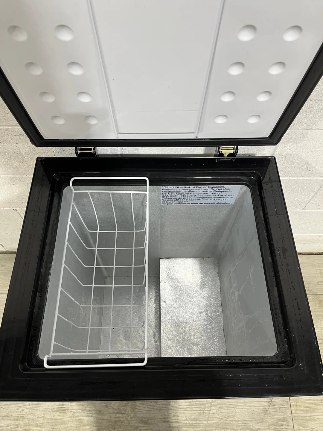 Arctic King Chest Freezer 3.5 Cu. Ft. - photo 4