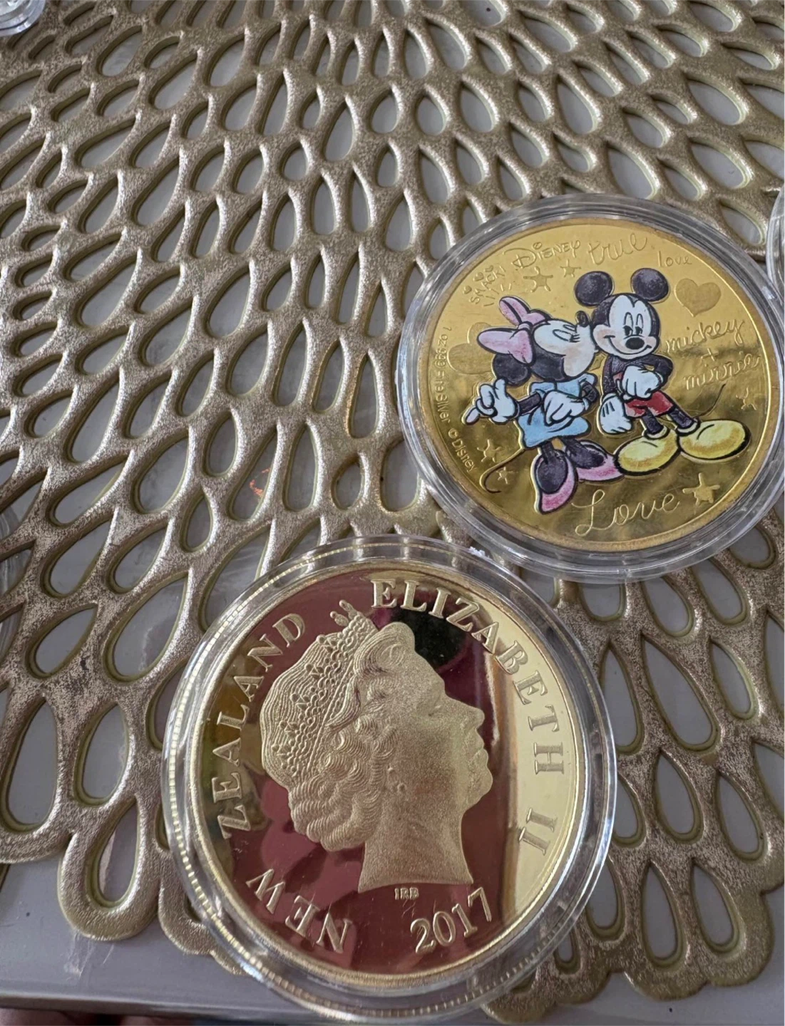 1oz fine silver -Disney Mickey & Minnie coin
