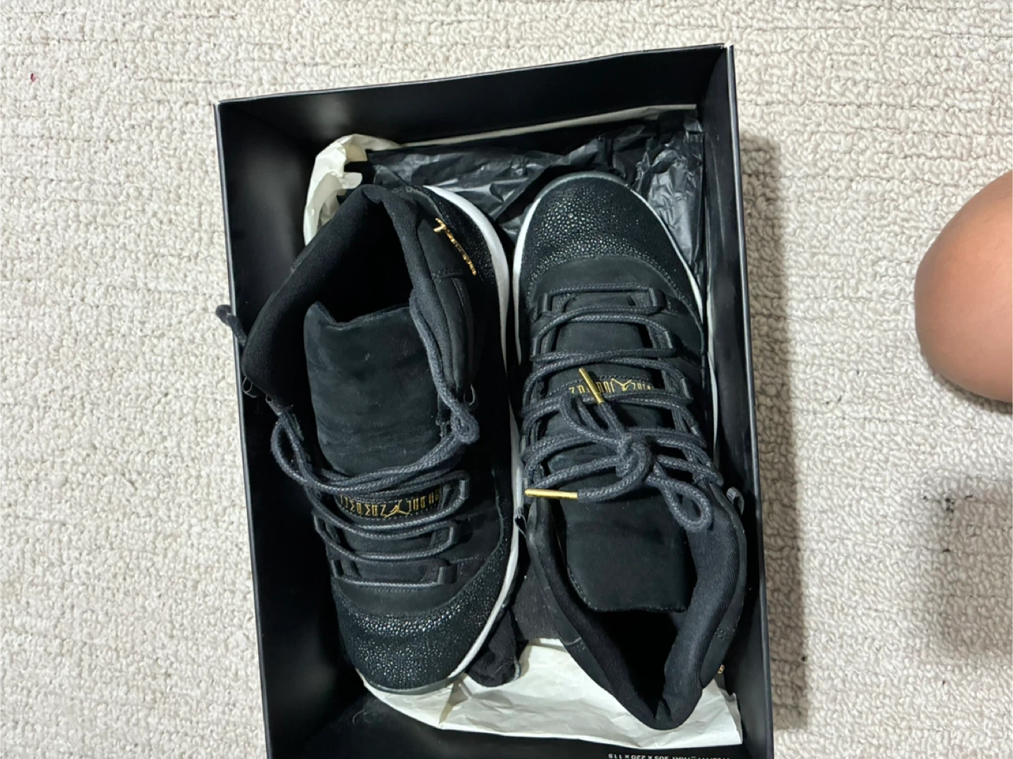 Air Jordan 11 Retro Black & Gold Sneakers - photo 2