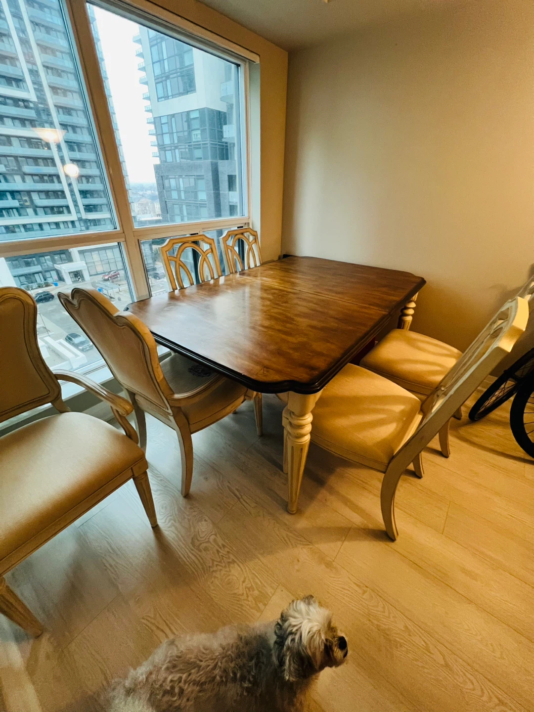 Elegant Two-Tone Extendable Dining Set - Table & 6 Chairs - photo 3