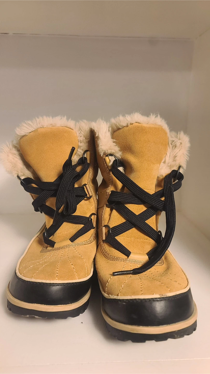 Sorel Women's Winter Boots - Size seven not 9