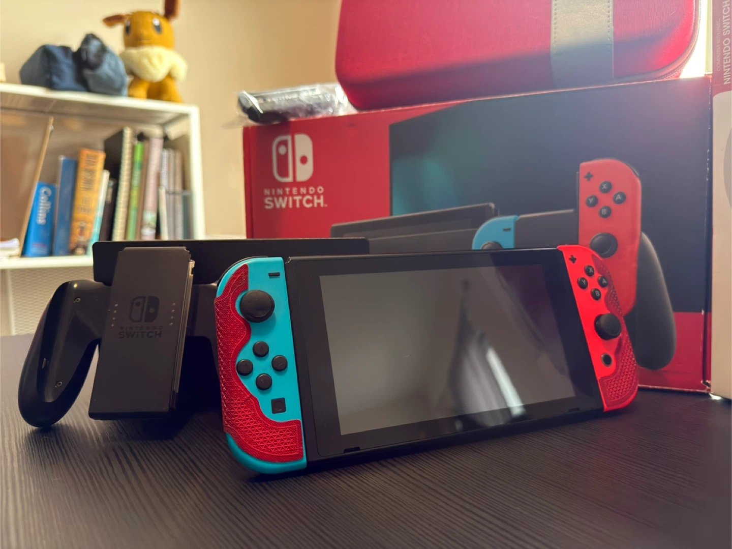 Nintendo Switch Console Bundle – Excellent Condition 🎮