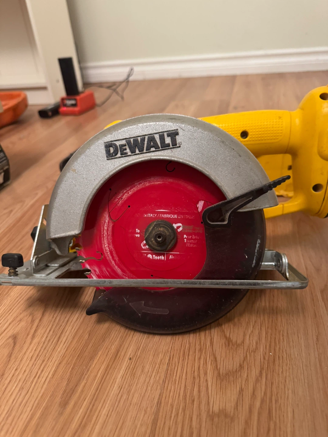 DEWALT 18V Cordless Circular Saw, Reciprocating Saw, charger - photo 2