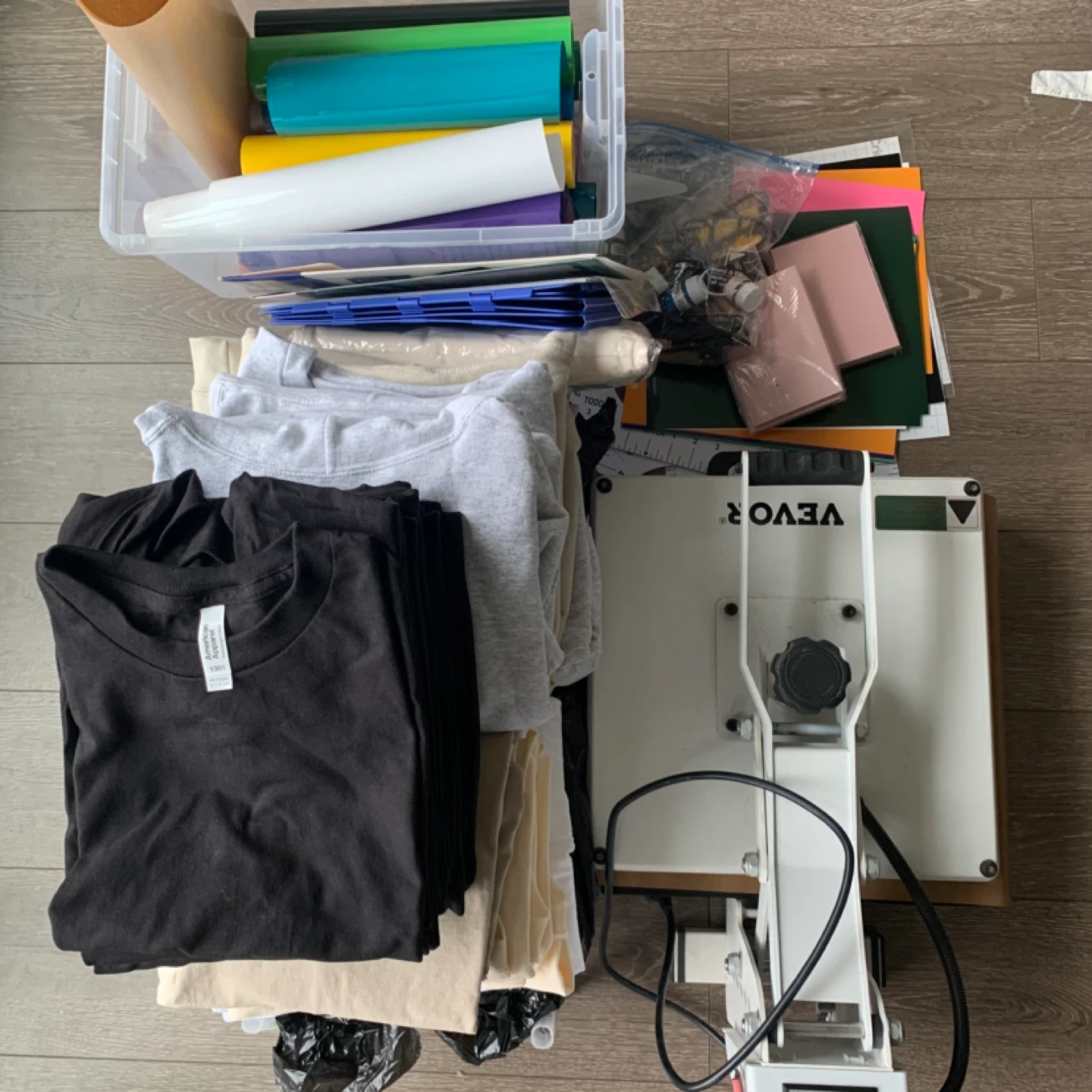 Vevor Heat Press Machine with T-Shirts & Vinyl Rolls - photo 3