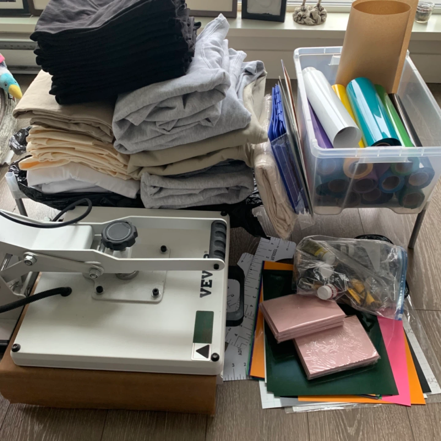 Vevor Heat Press Machine with T-Shirts & Vinyl Rolls - photo 2