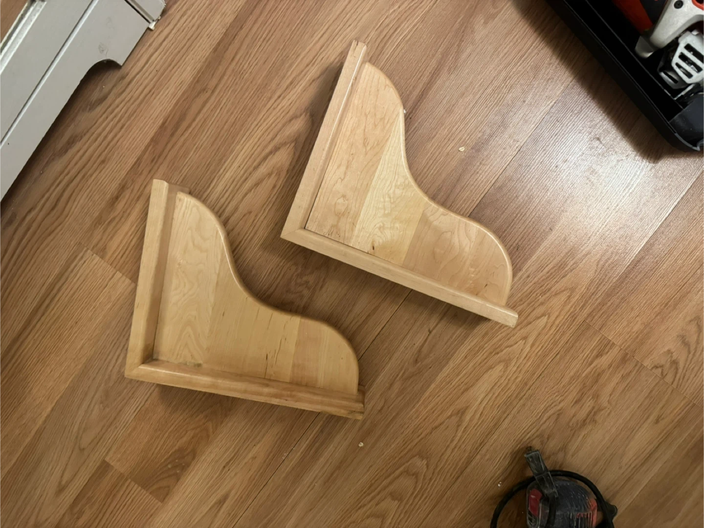 Pair of Maple Wood Corner Shelf Brackets - photo 2